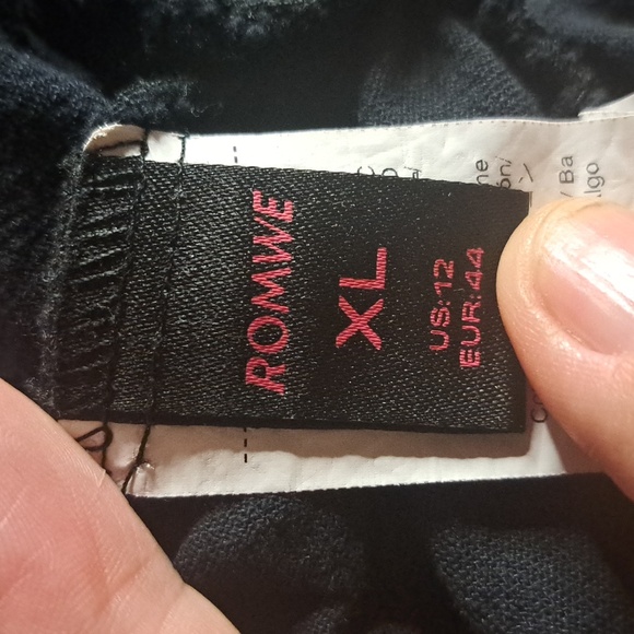 ROMWE Black Maxi Dress with Sunburst Embroidery. XL - Picture 5 of 6